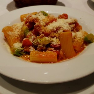 Rigatoni con brocoli y salchicha 