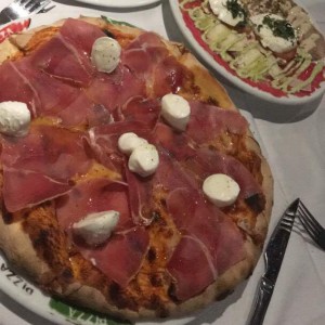 pizza vulcano / Carpaccio