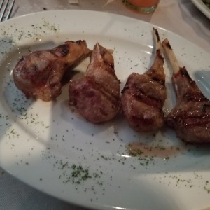 Chuleticas de cordero importado termino medio