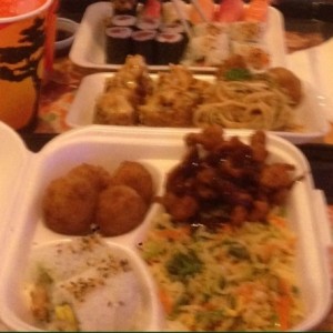 chicken fry combo y sushi mixto