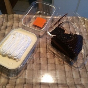 tres leches y torta fudge de chocolate