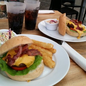 Hamburguesas Avila.