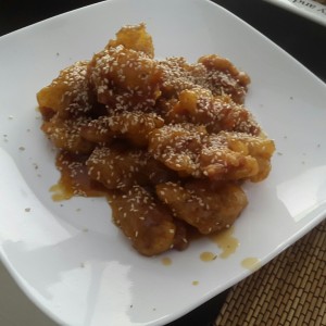 pollo con miel y ajonjolí 