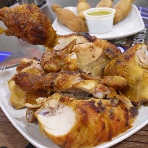 pollo a la brasa con hallaquitas