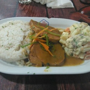 Asado con arroz y Ensalada de Gallina