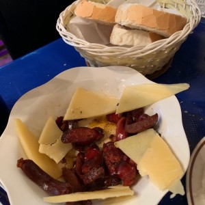 Tapas - Chorizo con Queso