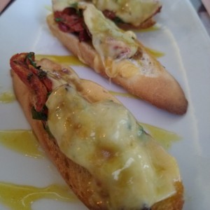 Bruschettas de queso brie