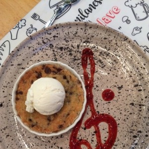 Galleta caliente con helado de mantecado