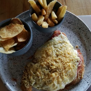 Milanesa de pollo Napolitana
