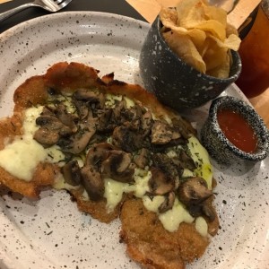 milanesa de pollo fungie