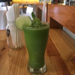Limonada con hierba buena