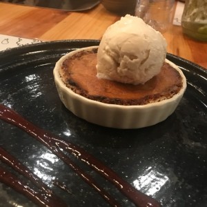 Galleta de chocolate crujiente con helado