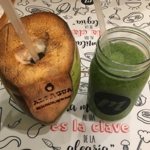 Agua de coco y Limonada
