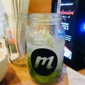 Limonada con yerba buena