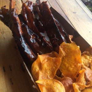costillas y batata chips 