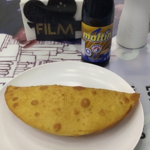 empanada de mechada con queso blanco 