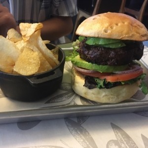 Hamburguesa con aguacate