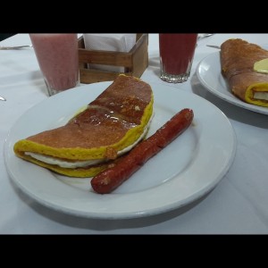 Cachapa con queso de mano y una chistorra