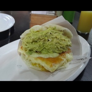 Arepa de Reina con queso a la plancha
