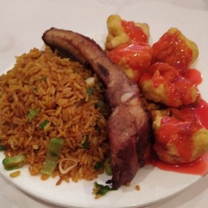 Arroz cantones, Costilla de cerdo y pollo en salsa agridulce.