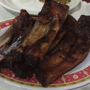 Costillas asadas, excelente..!