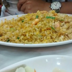 Arroz chino con tirita de pollo y camarones frescos