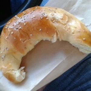 Cachito de peperoni con queso crema