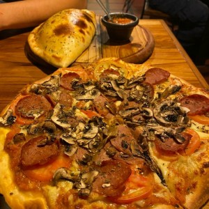 Pizza Y Calzone
