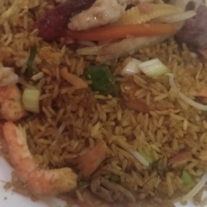 Arroz con camarones y pollo