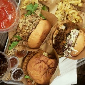 Este es su trio de hamburguesas en combo cada una.