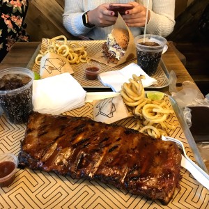costillas bbq, sandwich pulled pork.