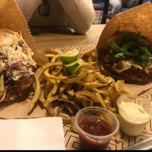 Pulled Pork, pollo crispy y papas