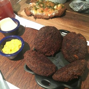 arepitas de morcilla con guacamole