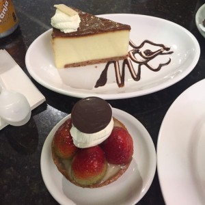 chesse cake y tartaleta de fresa 