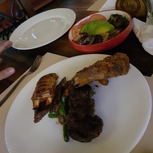 Costillas a la Cubana y Ensalada para la Parrilla