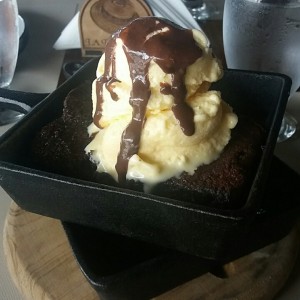 Brownie con helado