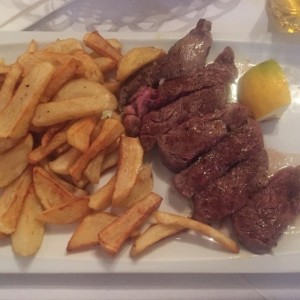 Solomo con Papas fritas, excelente..!