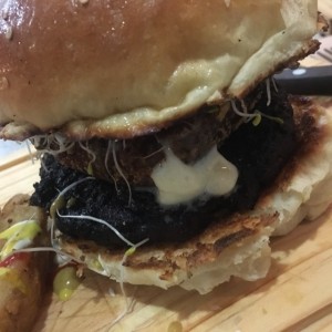 negra tomas morcilla con guayanes crocante