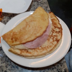 Panquecas con jamón y queso