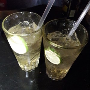 Ron aguakina y limon