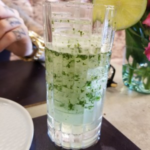 limonada con yerba buena