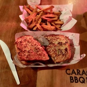 Sandwich con papas rusticas