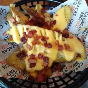 Papas con bacon bites y queso