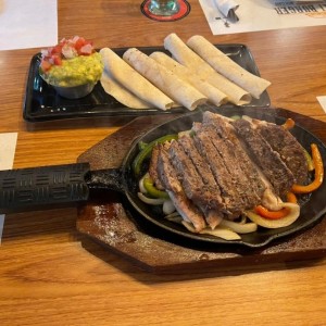 Fajitas Mixtas de Carne y Pollo