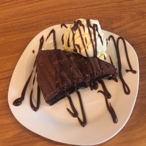 Torta de Chocolate con Helado de Mantecado