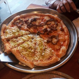 pizza mexicana y a la parrilla.