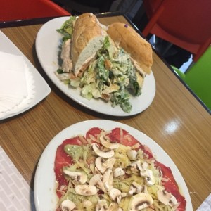 sandwich de atun y carpaccio de Lomito