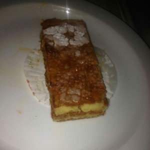 Milhojas Tradicional, por el Calor, se derritió el Azúcar Glass, Muy Buena