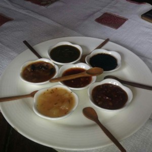 Salsas para las entradas, Picante  de Gengibre, de Soya, de Cilantro y otras, difícil recordarlas todas, pero muy buenas