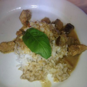 Pollo al Curry con Arroz Jazmin, excelente y Picantico